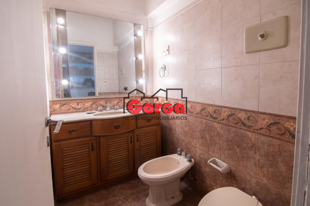 Apartamento ID.393 - Venta Apartamento 3 dorm + servicio Centro Montevideo