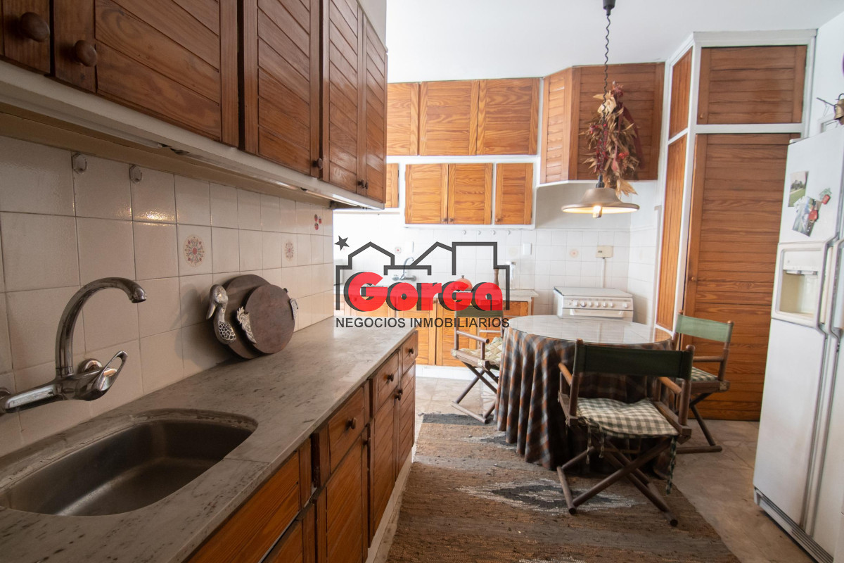Apartamento ID.393 - Venta Apartamento 3 dorm + servicio Centro Montevideo