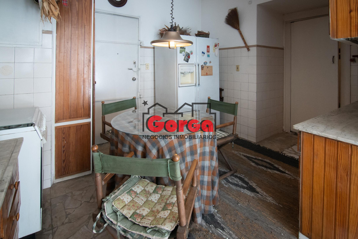 Apartamento ID.393 - Venta Apartamento 3 dorm + servicio Centro Montevideo