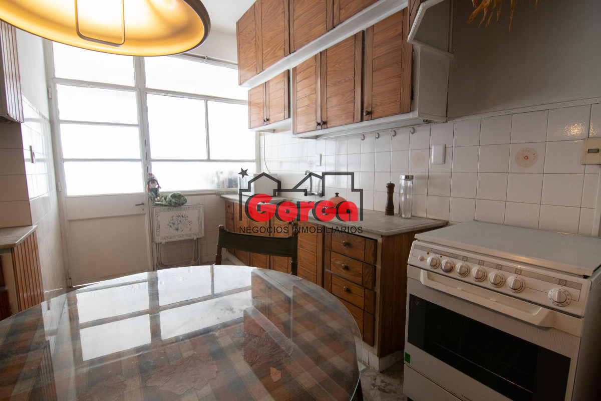 Apartamento ID.393 - Venta Apartamento 3 dorm + servicio Centro Montevideo