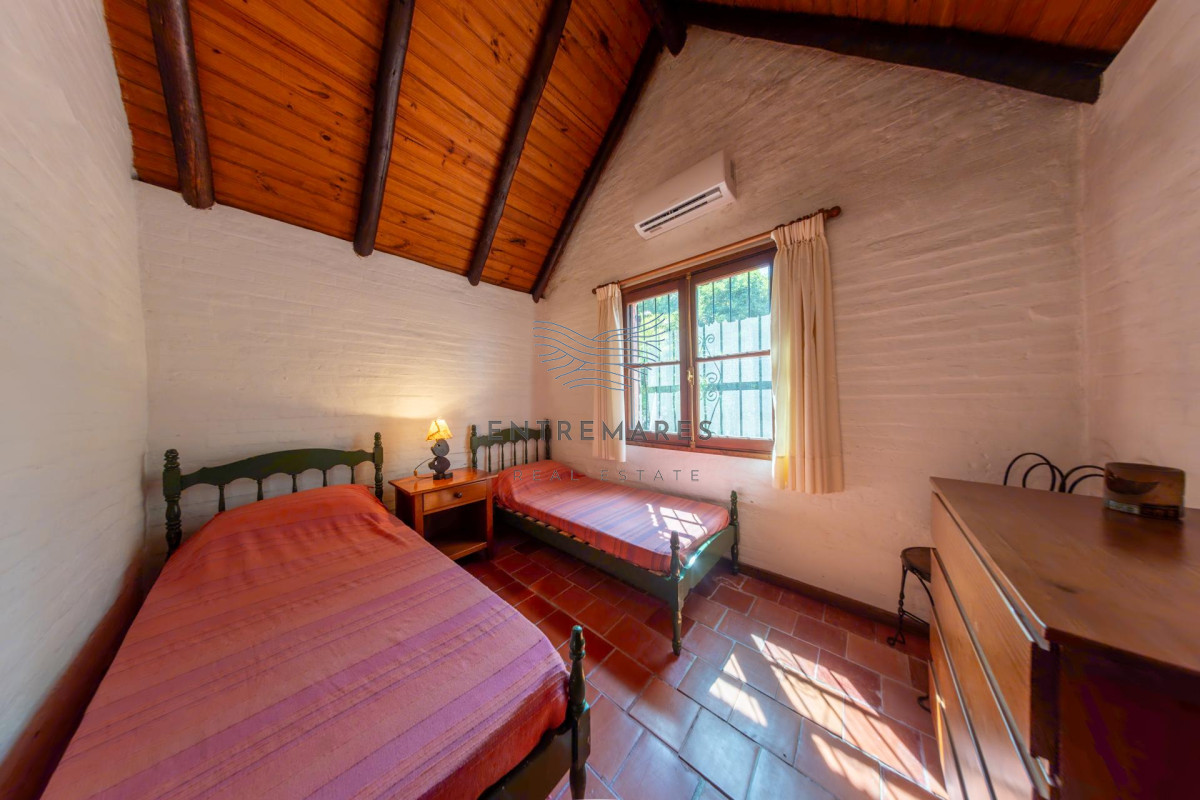 Casa ID.104 - Venta Casa 3 dormitorios mas dependencia Rincón del Indio  Playa Brava Punta del Este Piscina