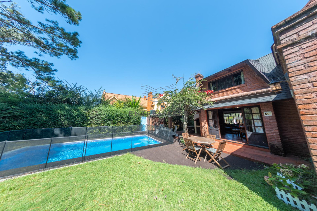 Casa ID.104 - Venta Casa 3 dormitorios mas dependencia Rincón del Indio  Playa Brava Punta del Este Piscina