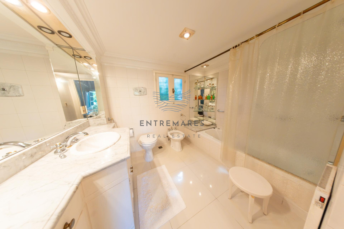 Casa ID.105 - Venta Casa 4 dormitorios San Rafael Punta del Este