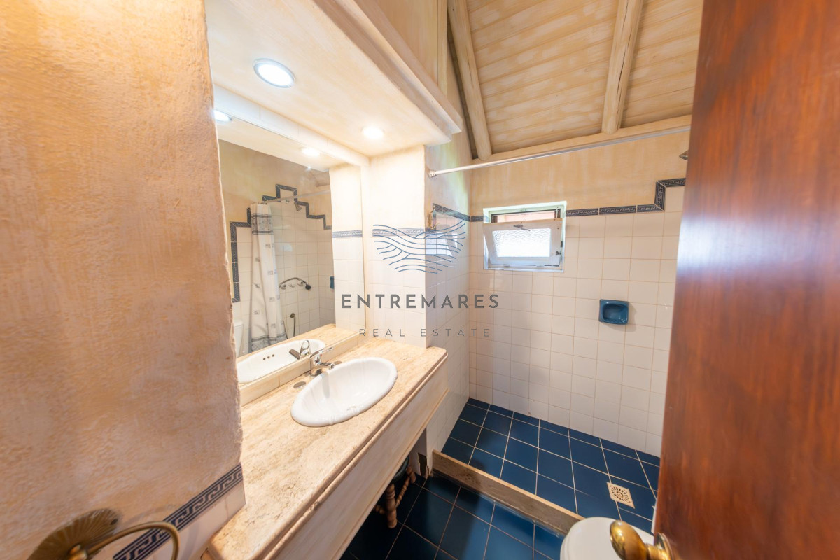 Casa ID.104 - Venta Casa 3 dormitorios mas dependencia Rincón del Indio  Playa Brava Punta del Este Piscina