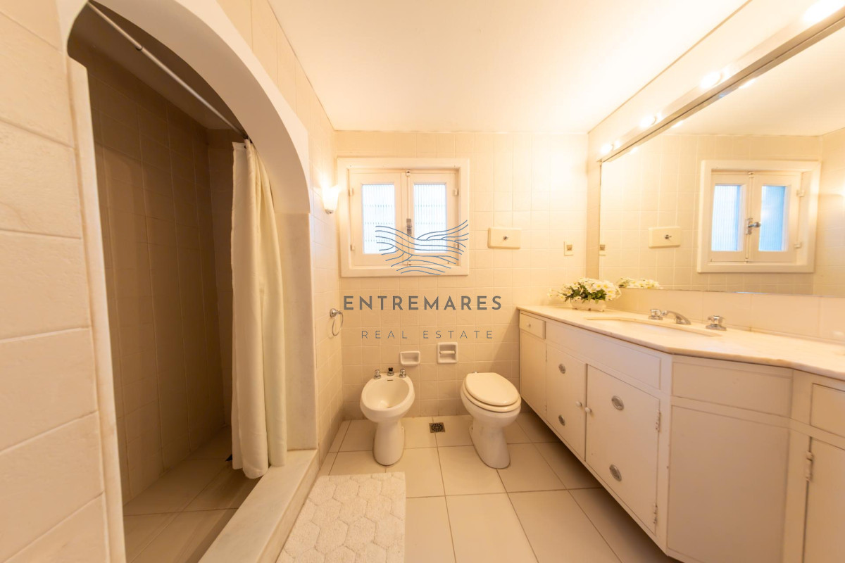Casa ID.105 - Venta Casa 4 dormitorios San Rafael Punta del Este