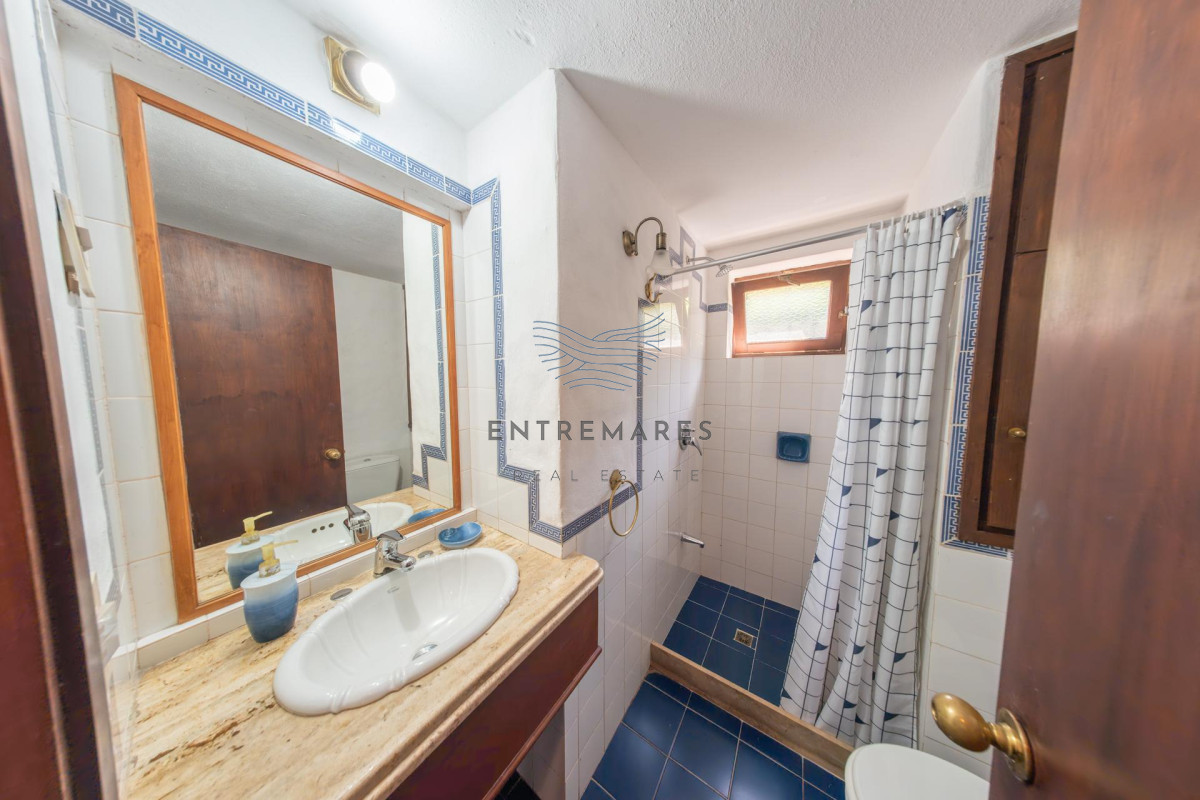 Casa ID.104 - Venta Casa 3 dormitorios mas dependencia Rincón del Indio  Playa Brava Punta del Este Piscina