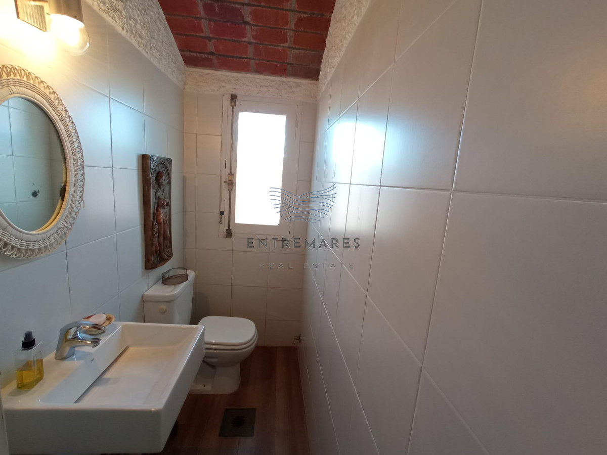 Casa ID.288 - Venta casa 4 dormitorios Península a una cuadra del mar