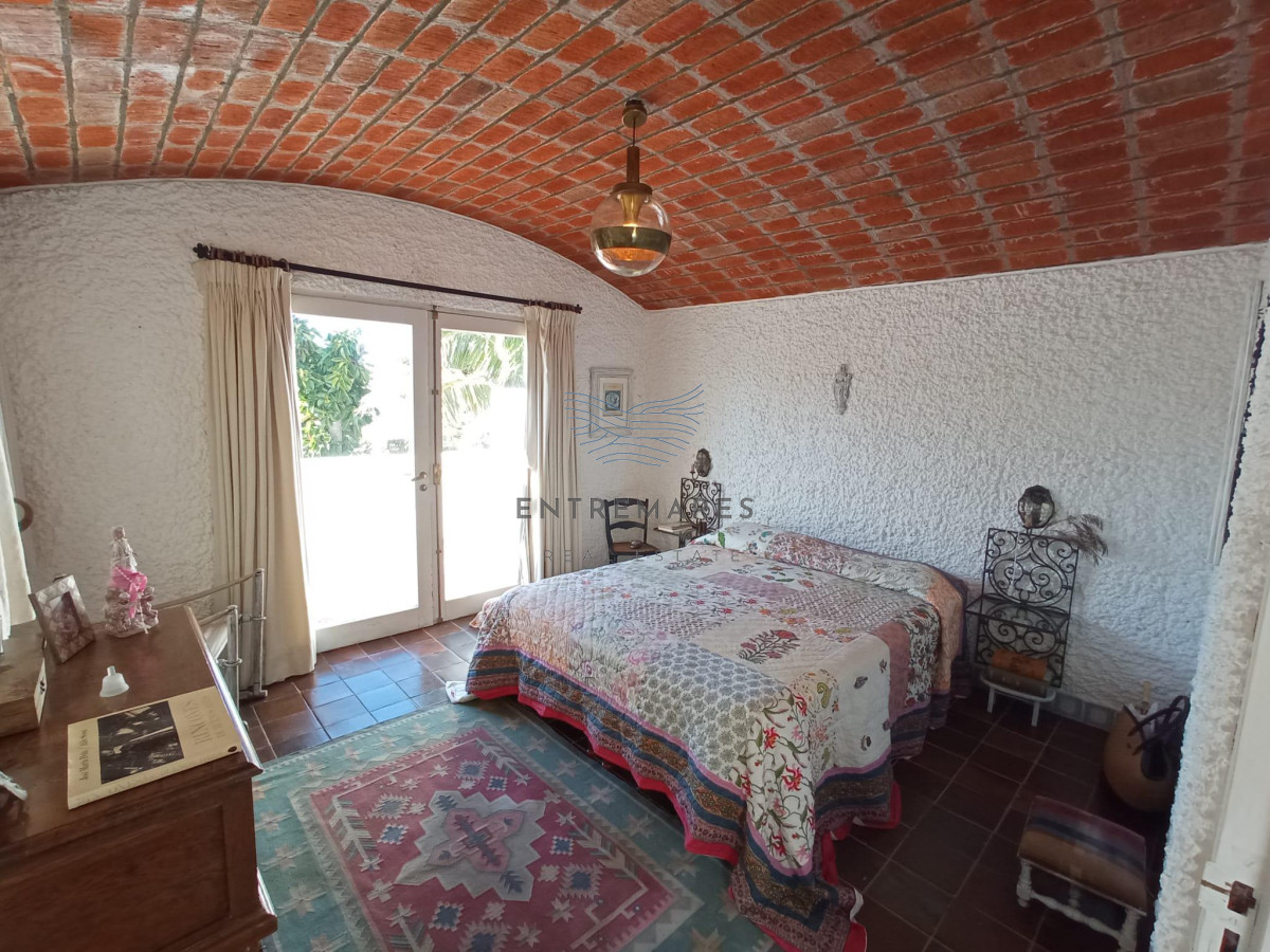 Casa ID.288 - Venta casa 4 dormitorios Península a una cuadra del mar