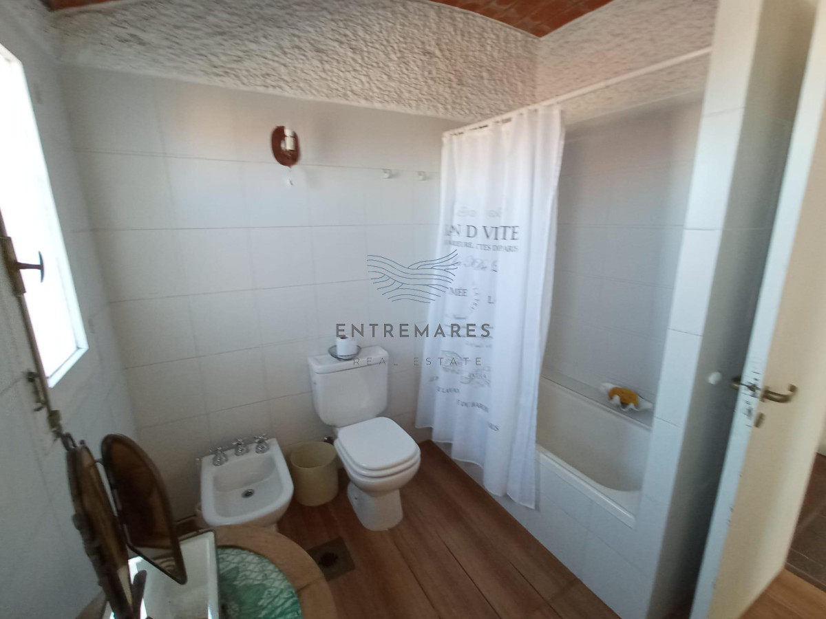 Casa ID.288 - Venta casa 4 dormitorios Península a una cuadra del mar