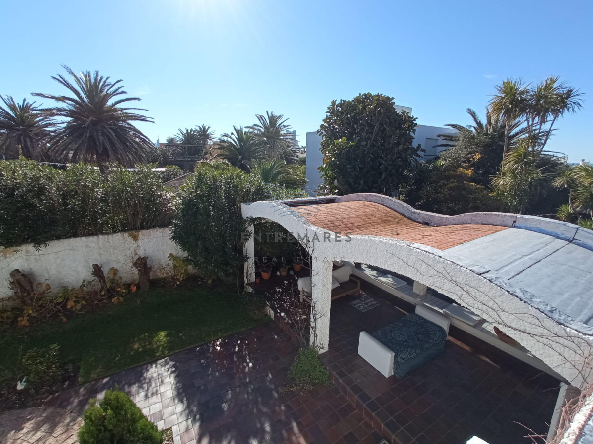 Casa ID.288 - Venta casa 4 dormitorios Península a una cuadra del mar