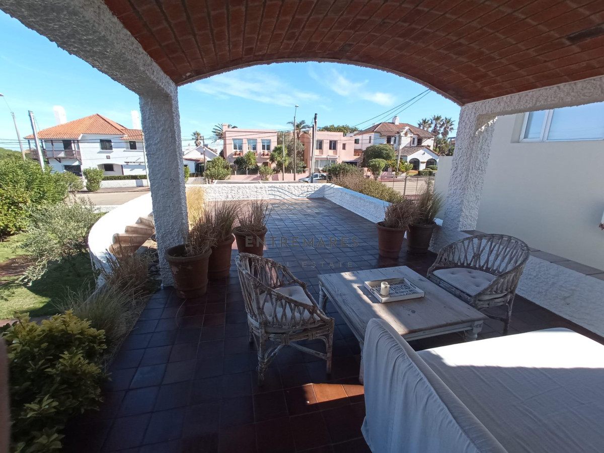 Casa ID.288 - Venta casa 4 dormitorios Península a una cuadra del mar