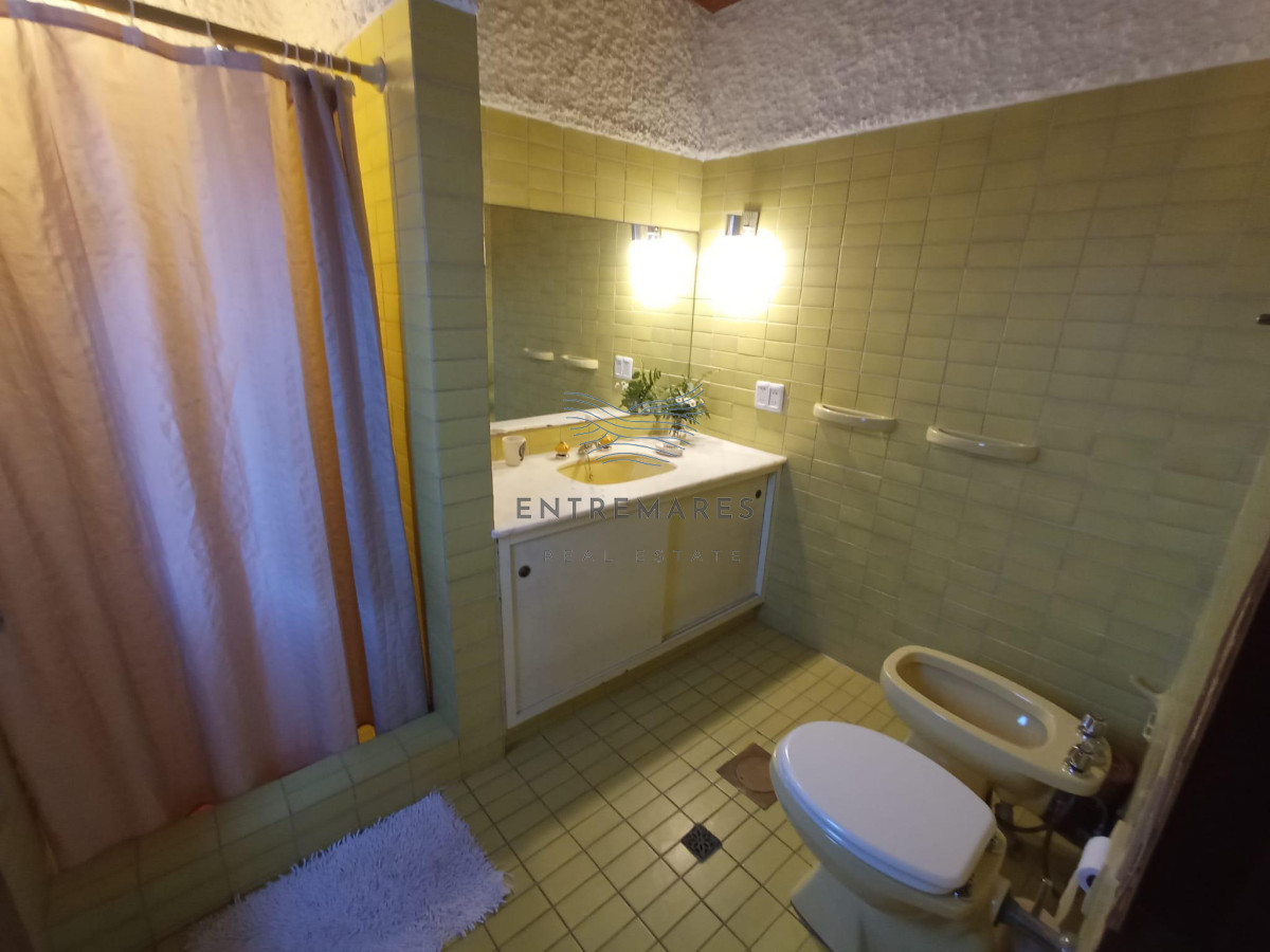 Casa ID.288 - Venta casa 4 dormitorios Península a una cuadra del mar