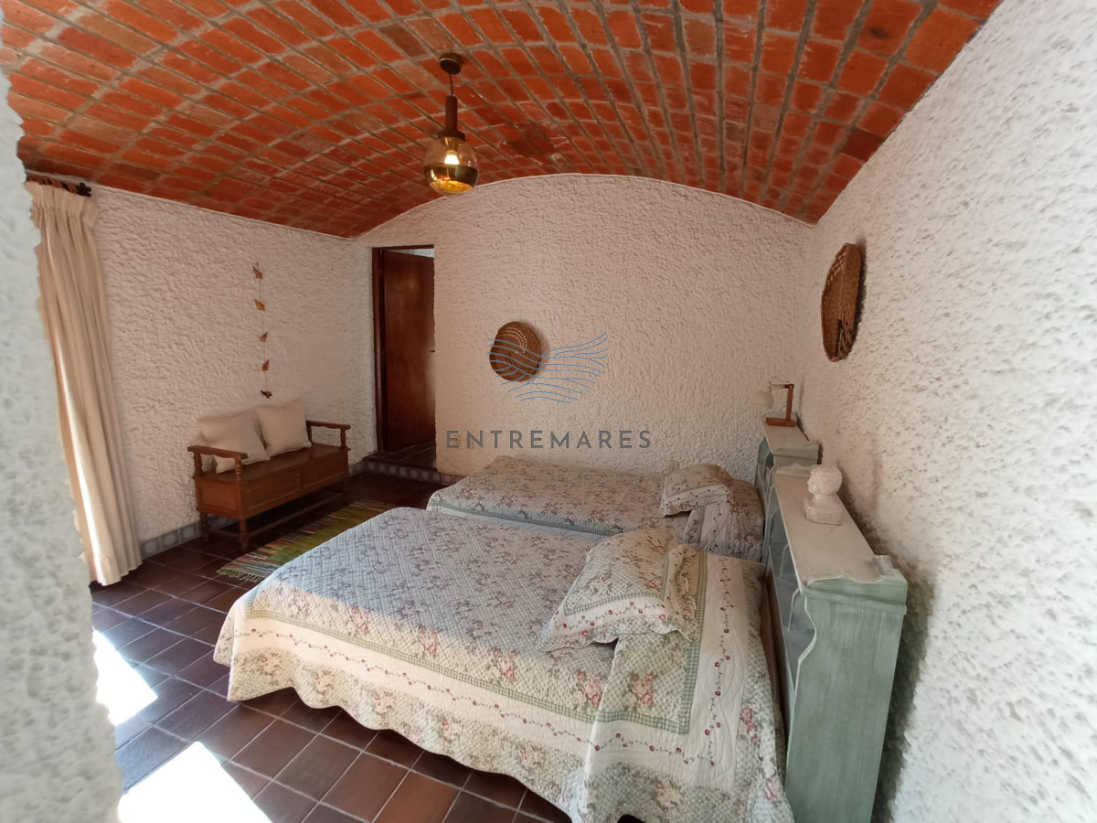 Casa ID.288 - Venta casa 4 dormitorios Península a una cuadra del mar