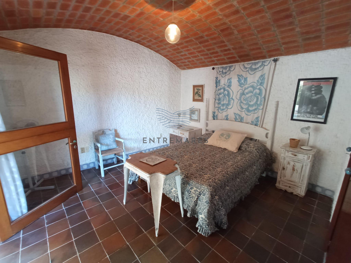 Casa ID.288 - Venta casa 4 dormitorios Península a una cuadra del mar