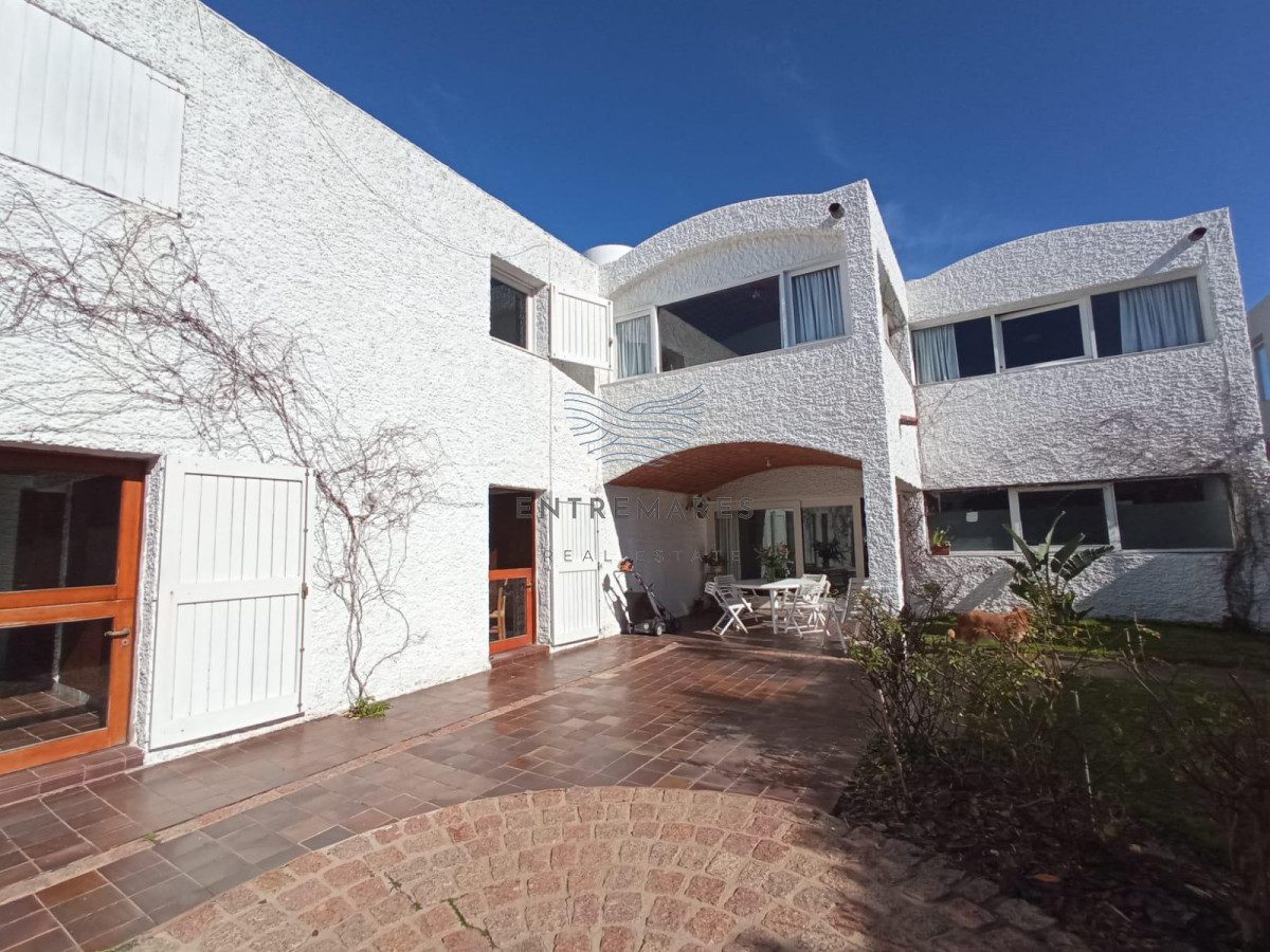 Casa ID.288 - Venta casa 4 dormitorios Península a una cuadra del mar
