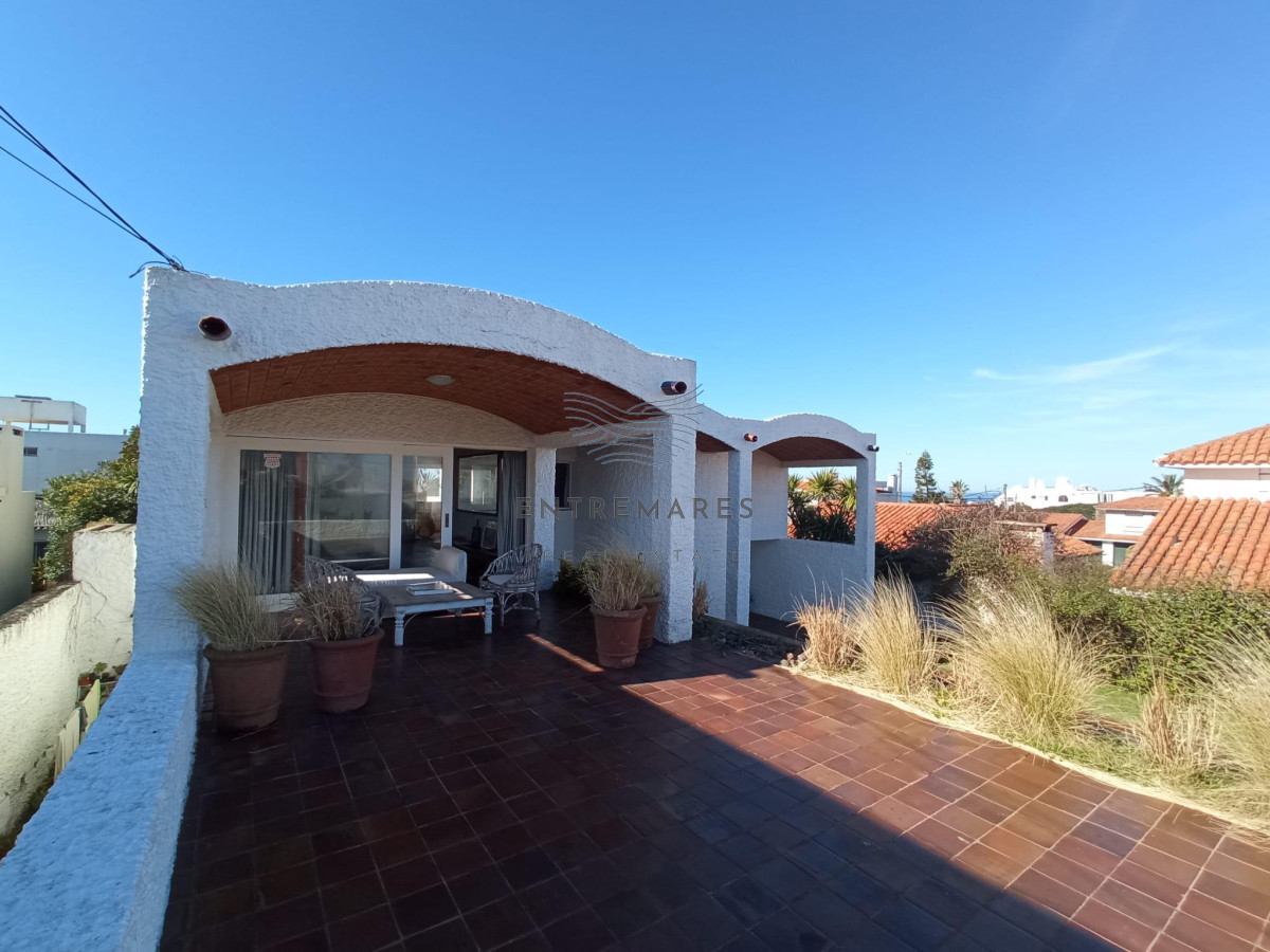 Casa ID.288 - Venta casa 4 dormitorios Península a una cuadra del mar