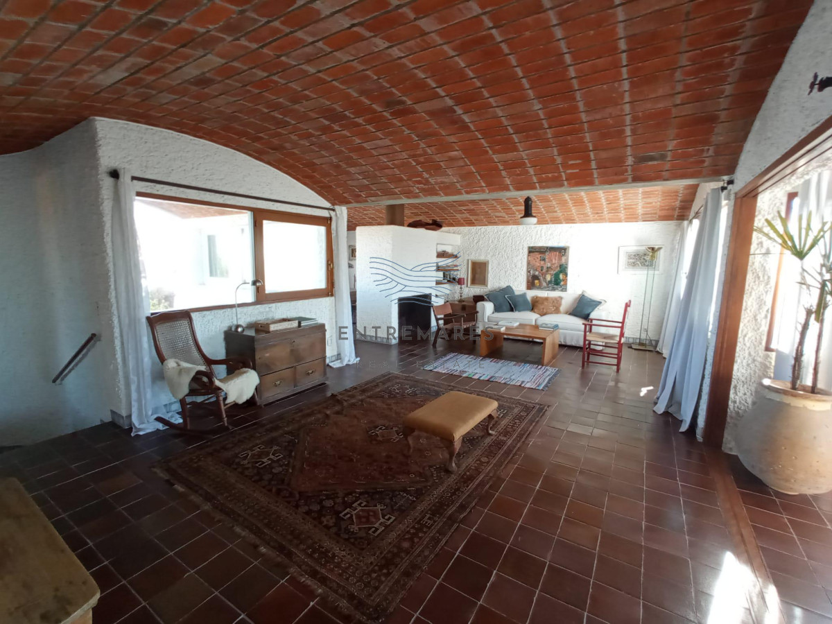 Casa ID.288 - Venta casa 4 dormitorios Península a una cuadra del mar