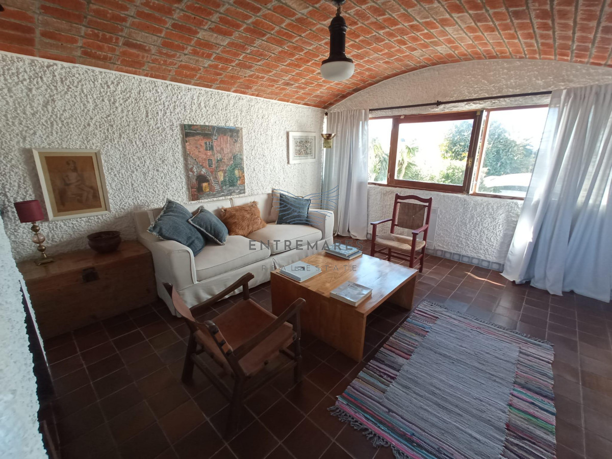 Casa ID.288 - Venta casa 4 dormitorios Península a una cuadra del mar
