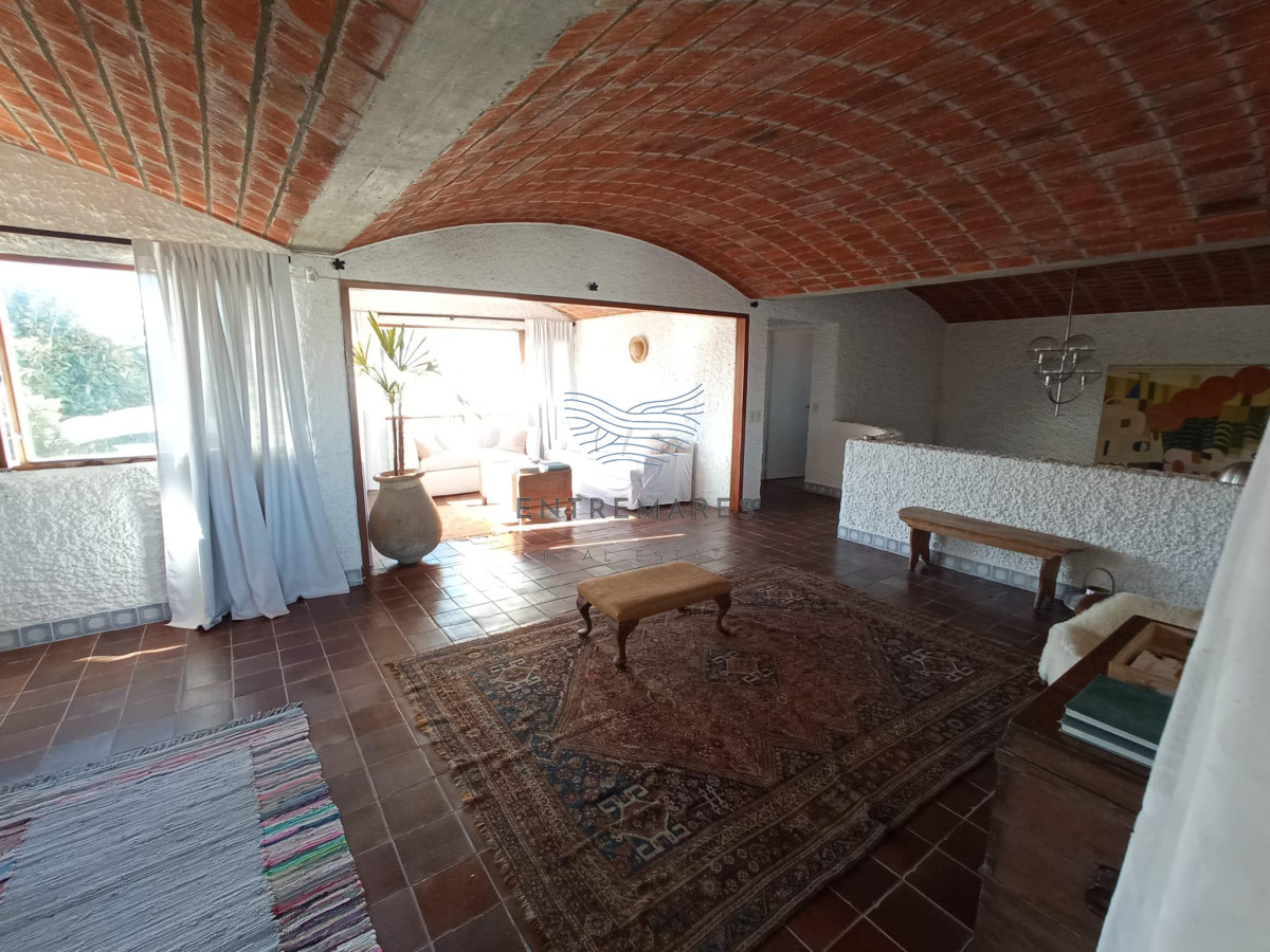 Casa ID.288 - Venta casa 4 dormitorios Península a una cuadra del mar