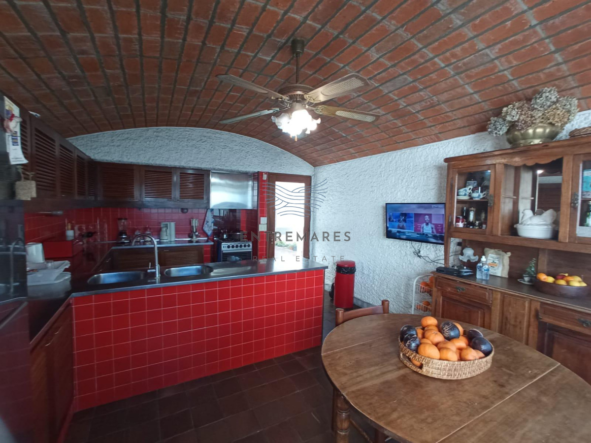 Casa ID.288 - Venta casa 4 dormitorios Península a una cuadra del mar