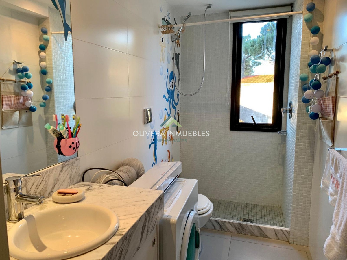 Apartamento ID.11166 - Venta de apartamento de 2 dormitorios con terraza en Playa Brava. Punta del Este.