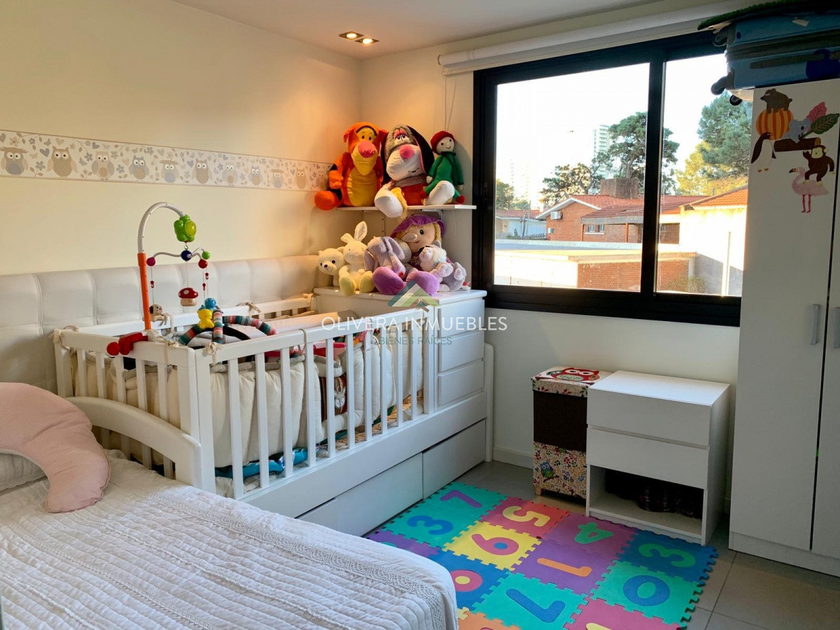 Apartamento ID.11166 - Venta de apartamento de 2 dormitorios con terraza en Playa Brava. Punta del Este.