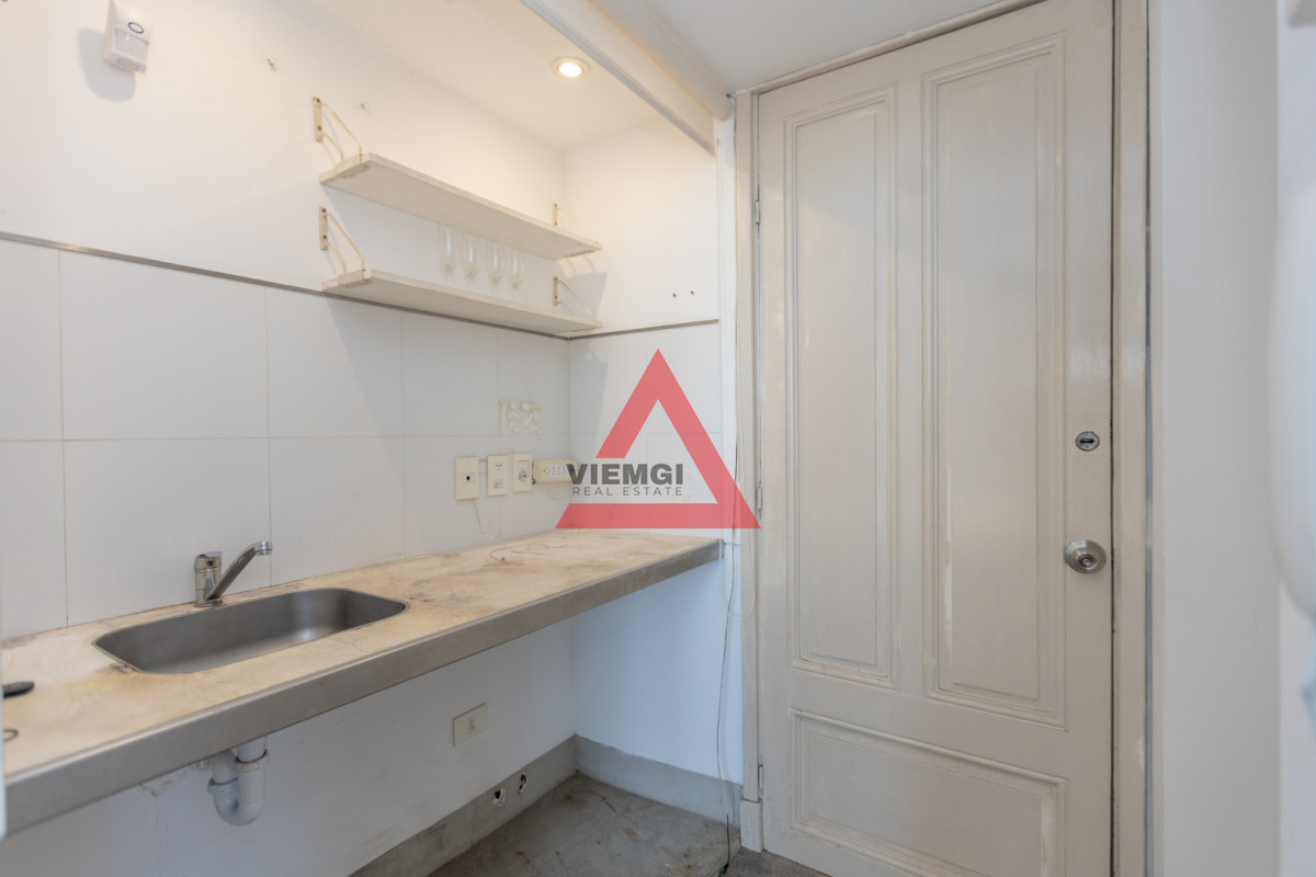Local Comercial ID.257 - Alquiler local esquinero premium en Calle 20 Punta del Este