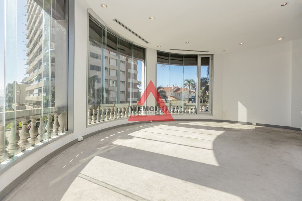 Local Comercial ID.257 - Alquiler local esquinero premium en Calle 20 Punta del Este