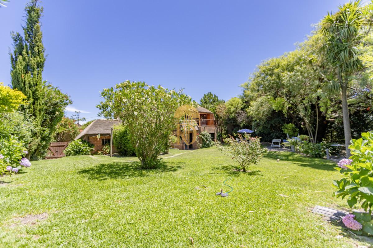 Casa en venta - 4 dorm. - Pinares - Cerca del mar! -id-526-18