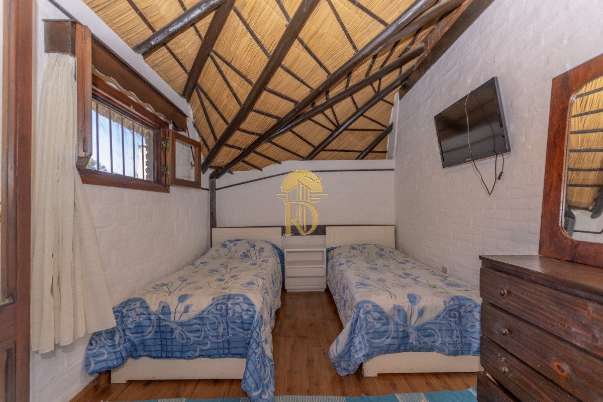 Casa en venta - 4 dorm. - Pinares - Cerca del mar! -id-526-13