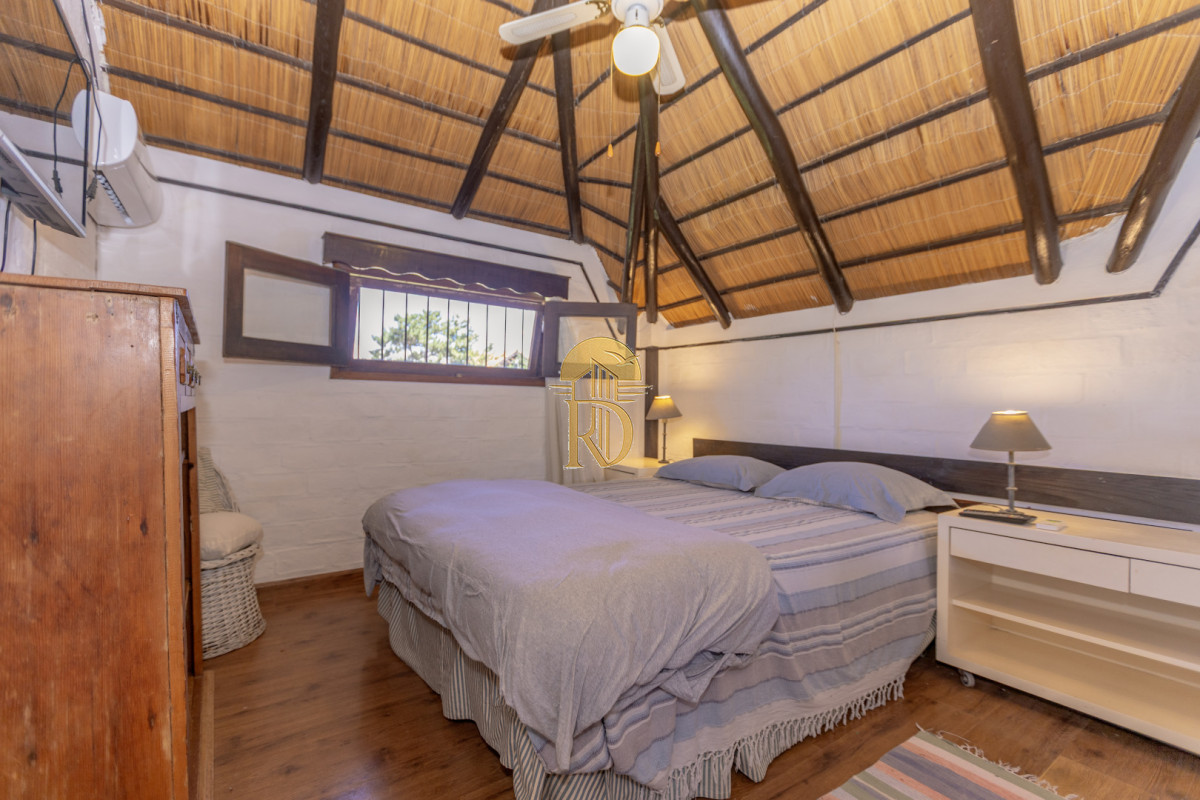 Casa en venta - 4 dorm. - Pinares - Cerca del mar! -id-526-12