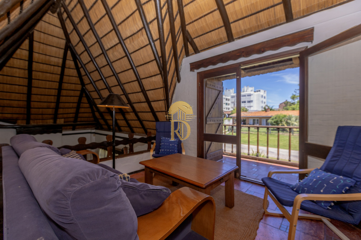 Casa en venta - 4 dorm. - Pinares - Cerca del mar! -id-526-10