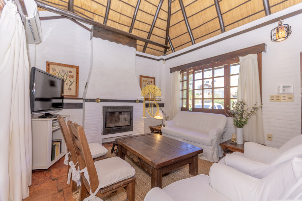 Casa en venta - 4 dorm. - Pinares - Cerca del mar! -id-526-1