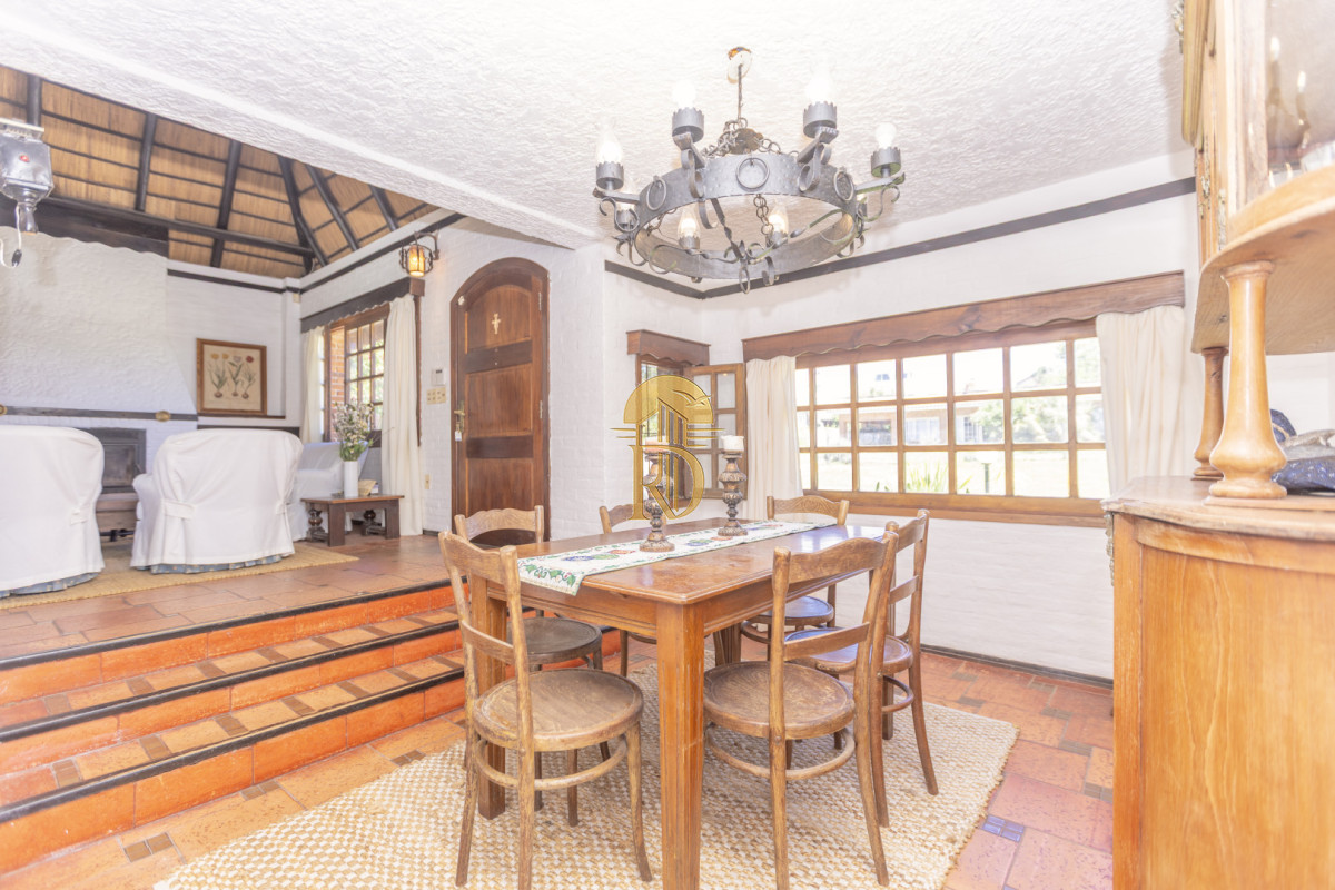 Casa en venta - 4 dorm. - Pinares - Cerca del mar! -id-526-3