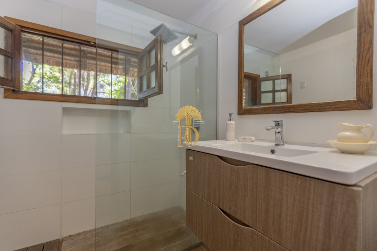 Casa en venta - 4 dorm. - Pinares - Cerca del mar! -id-526-8