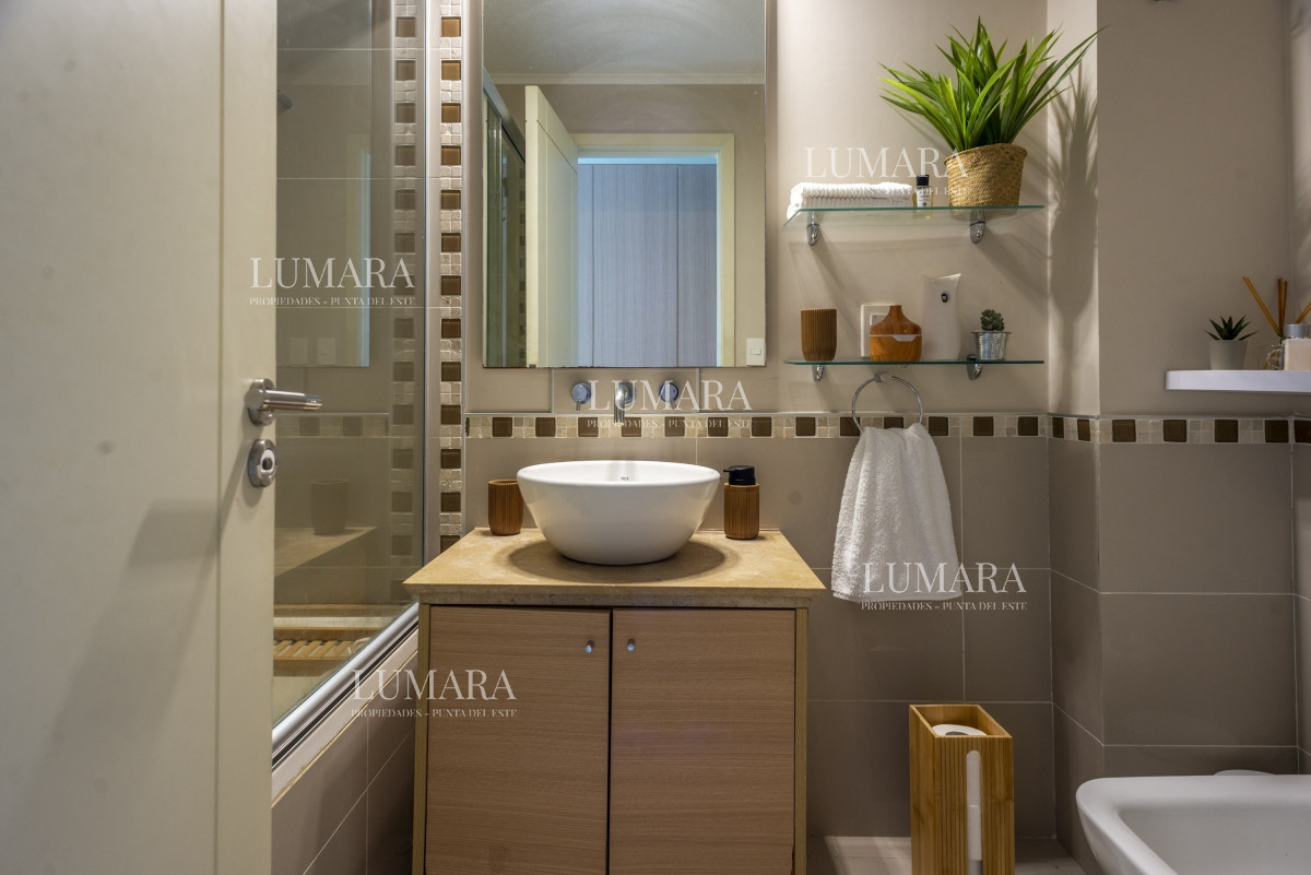 Apartamento ID.1015 - Venta Apartamento 3 dormitorios y dependencia en Ocean Drive Punta del Este