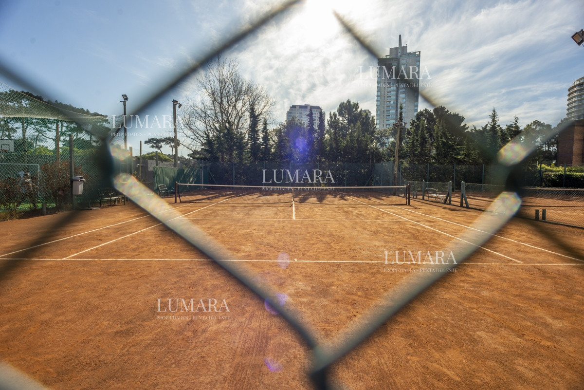 Apartamento ID.1015 - Venta Apartamento 3 dormitorios y dependencia en Ocean Drive Punta del Este