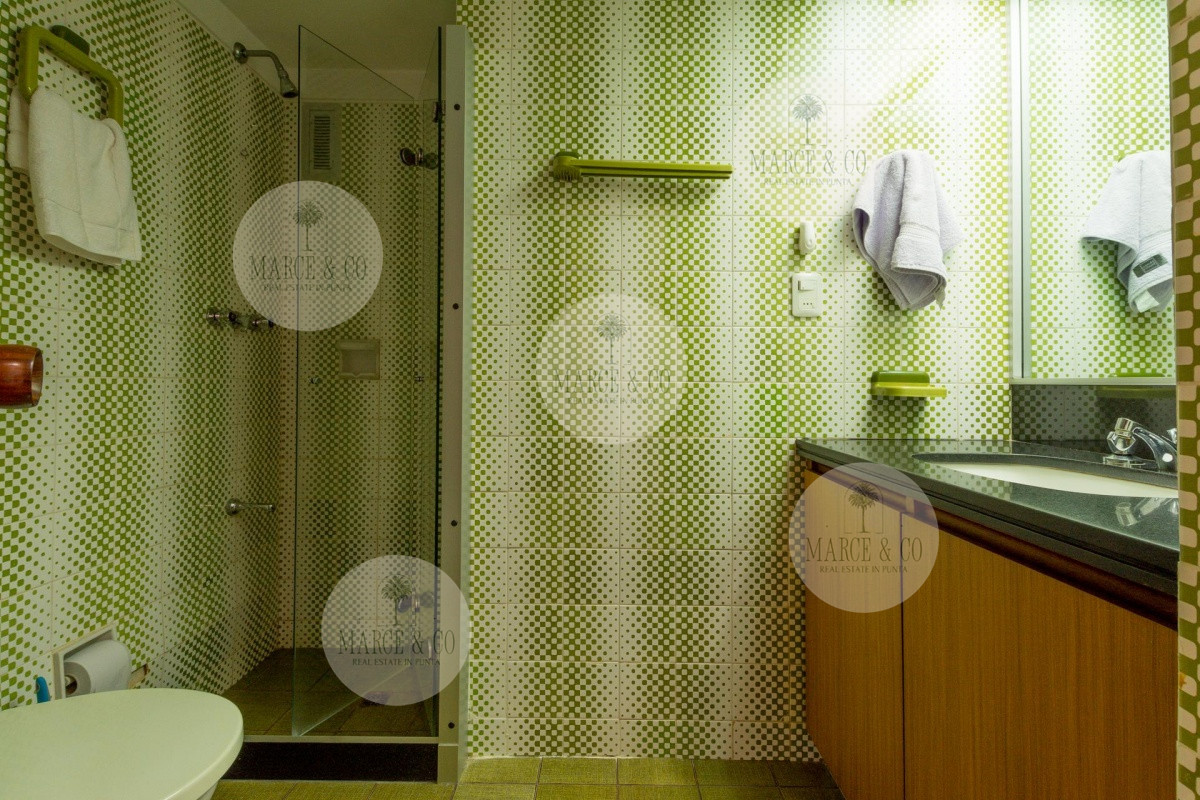Apartamento ID.242 - Venta Apartamento de 3 dormitorios  Península Punta del Este