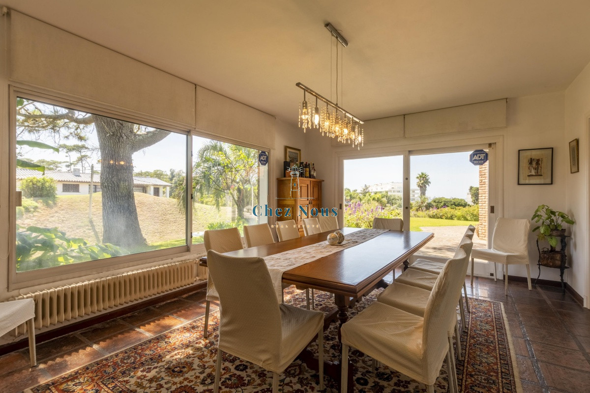 Casa ID.808 - Venta Casa 8 dormitorios Playa Mansa Punta del Este
