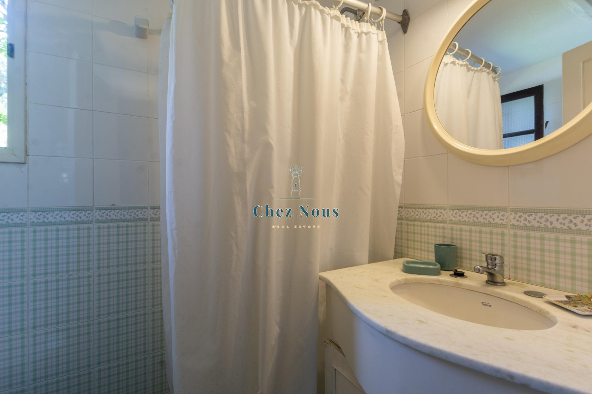 Casa ID.808 - Venta Casa 8 dormitorios Playa Mansa Punta del Este