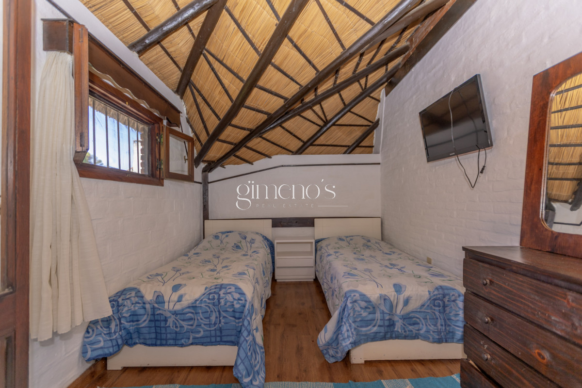 Casa ID.935 - Casa en venta - 4 dorm. - Pinares - Cerca del mar!