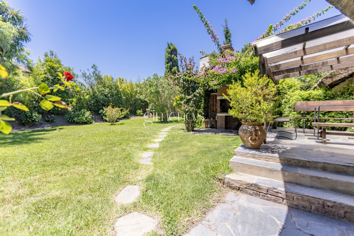 Casa ID.935 - Casa en venta - 4 dorm. - Pinares - Cerca del mar!