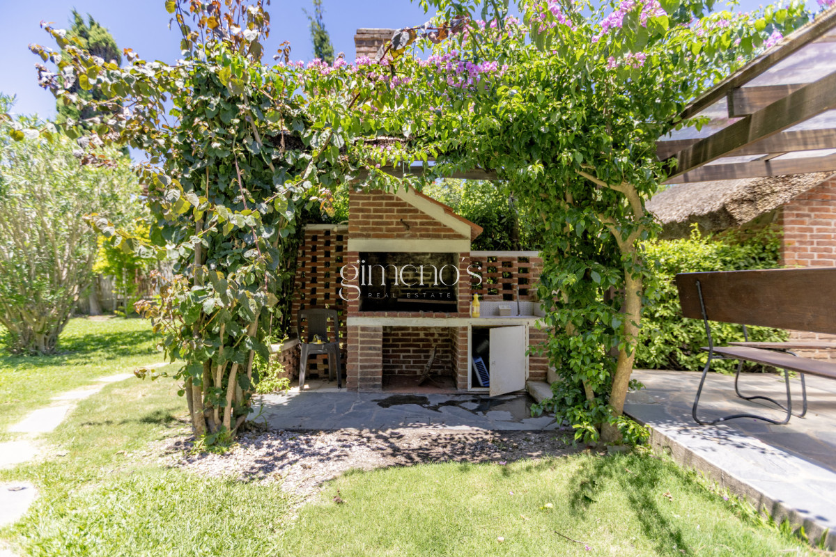 Casa ID.935 - Casa en venta - 4 dorm. - Pinares - Cerca del mar!