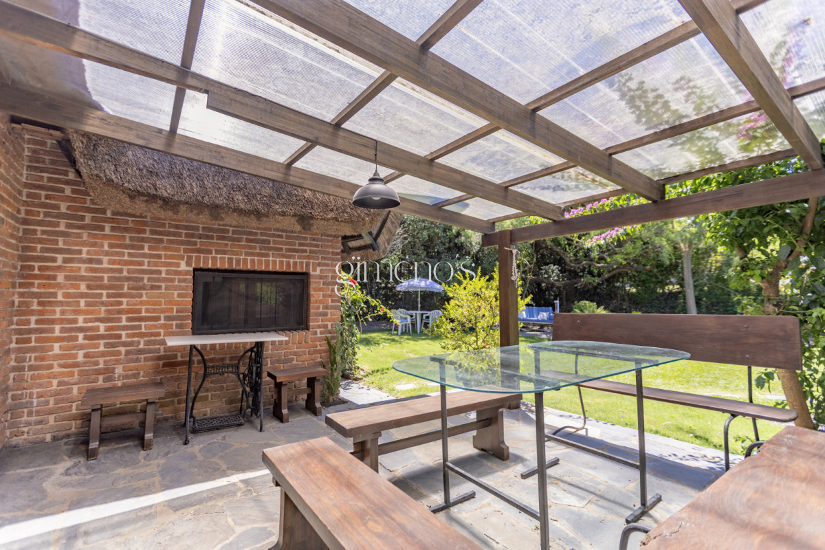 Casa ID.935 - Casa en venta - 4 dorm. - Pinares - Cerca del mar!