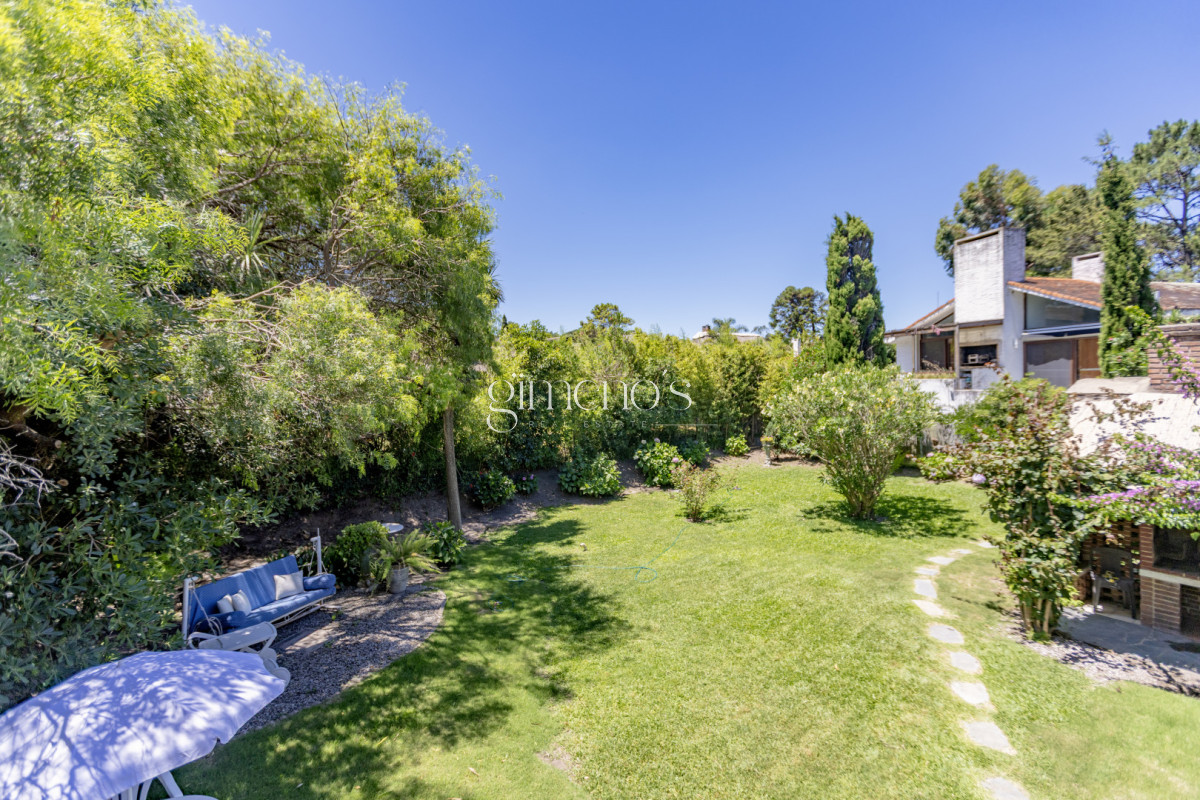 Casa ID.935 - Casa en venta - 4 dorm. - Pinares - Cerca del mar!