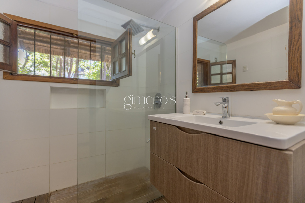 Casa ID.935 - Casa en venta - 4 dorm. - Pinares - Cerca del mar!