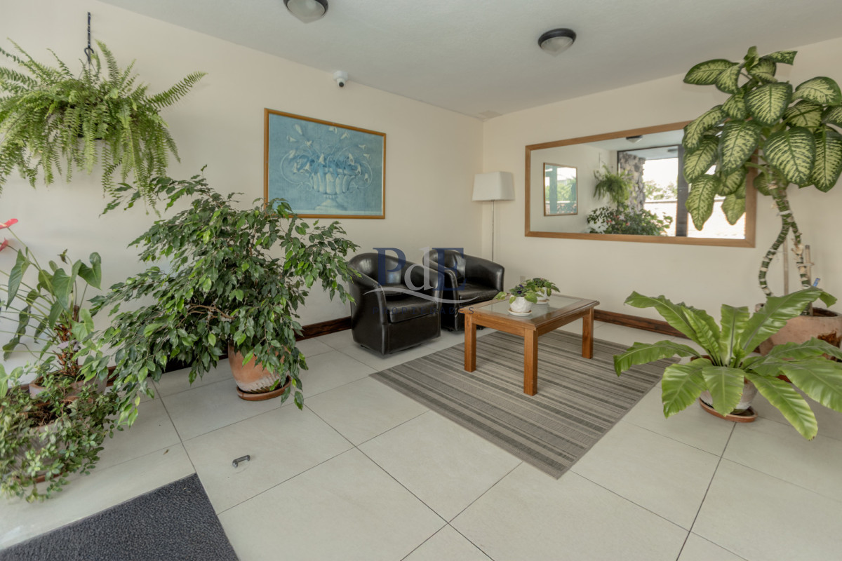 Apartamento monoambiente en venta - Primera línea vista al mar - Playa Mansa - Imagen 2