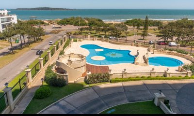 Venta apartamento 3 suites más dependencia Punta del Este