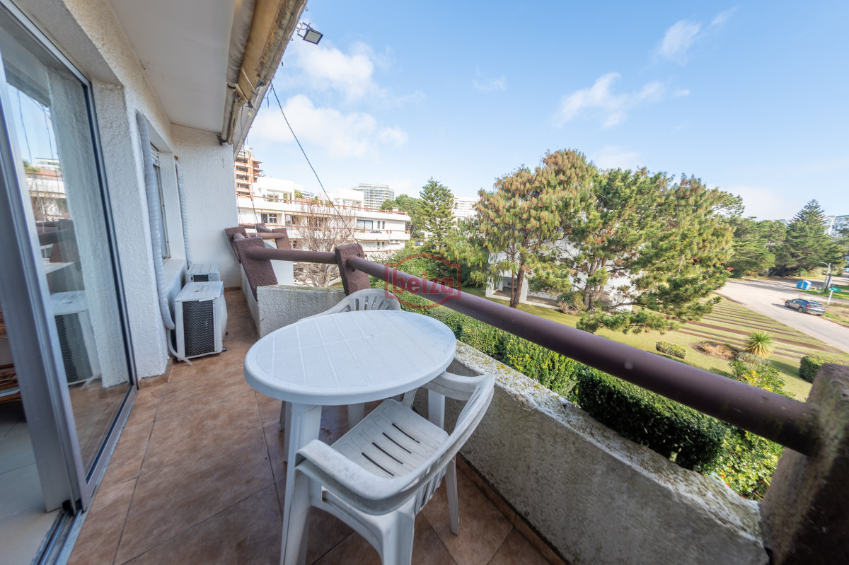 Apartamento ID.166903/Venta-apartamento-1-dormitorio-frente-mal-Playa-Mansa - Apartamento 1 dormitorio en Aidy Grill 