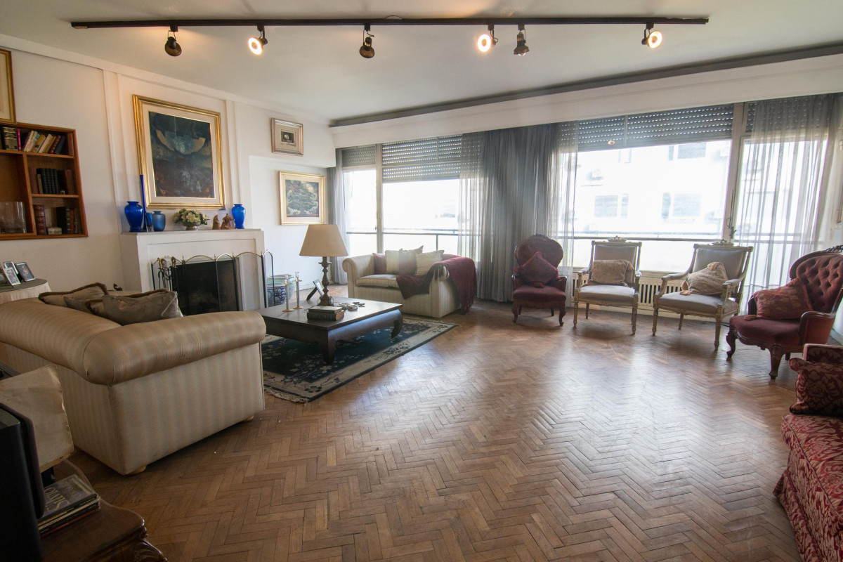 Venta Apartamento 3 dorm + servicio Centro Montevideo